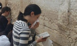 台娱乐圈互相吃瓜,瓜田李下，明星互撕背后的真相揭晓